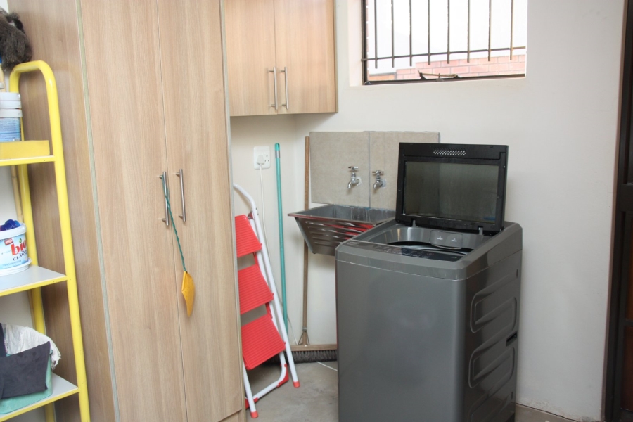 2 Bedroom Property for Sale in Langenhovenpark Free State